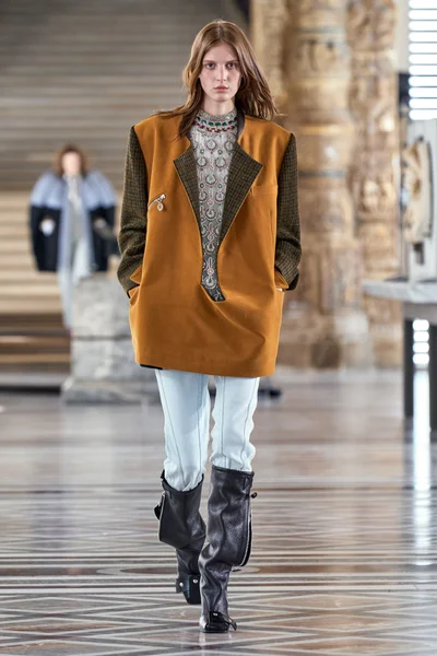 Look 4